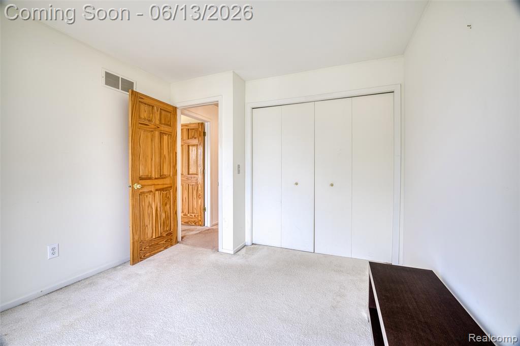 44750 Bayview Drive, 37, Novi, MI 48377 — Photo 18