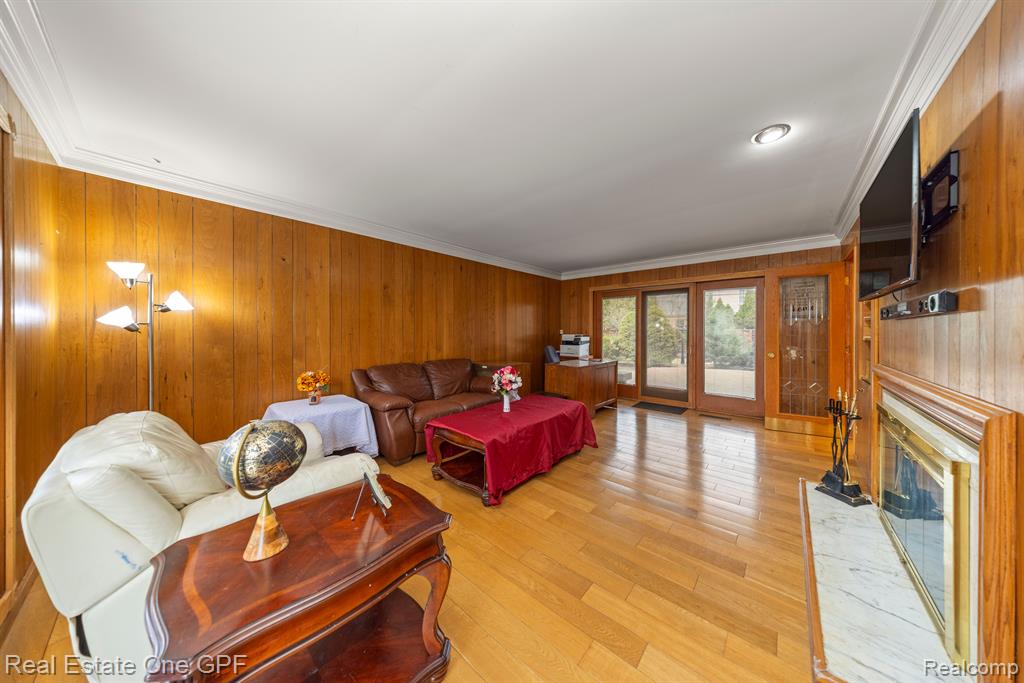 6 ELMSLEIGH Lane, Grosse Pointe, MI 48230 — Photo 18