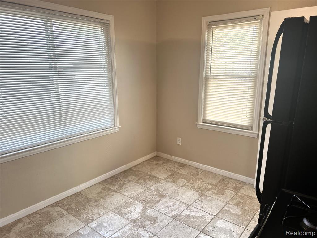 691 E Mapledale Avenue, Hazel Park, MI 48030 — Photo 7