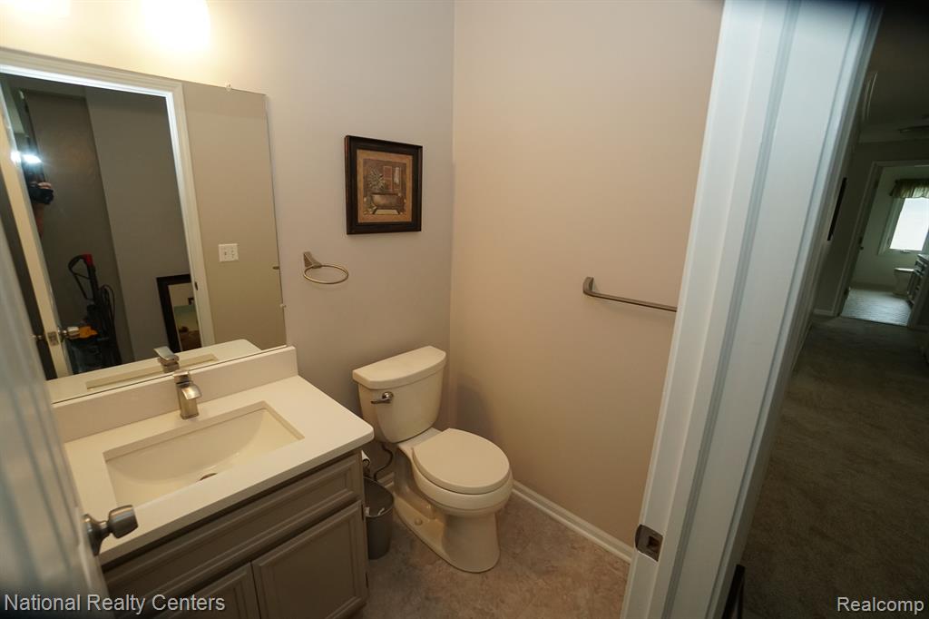 441 SANDALWOOD Drive, Rochester Hills, MI 48307 — Photo 29