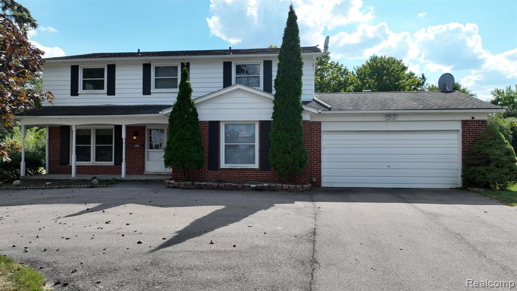 4185 Pinehurst Court, West Bloomfield, MI — front exterior