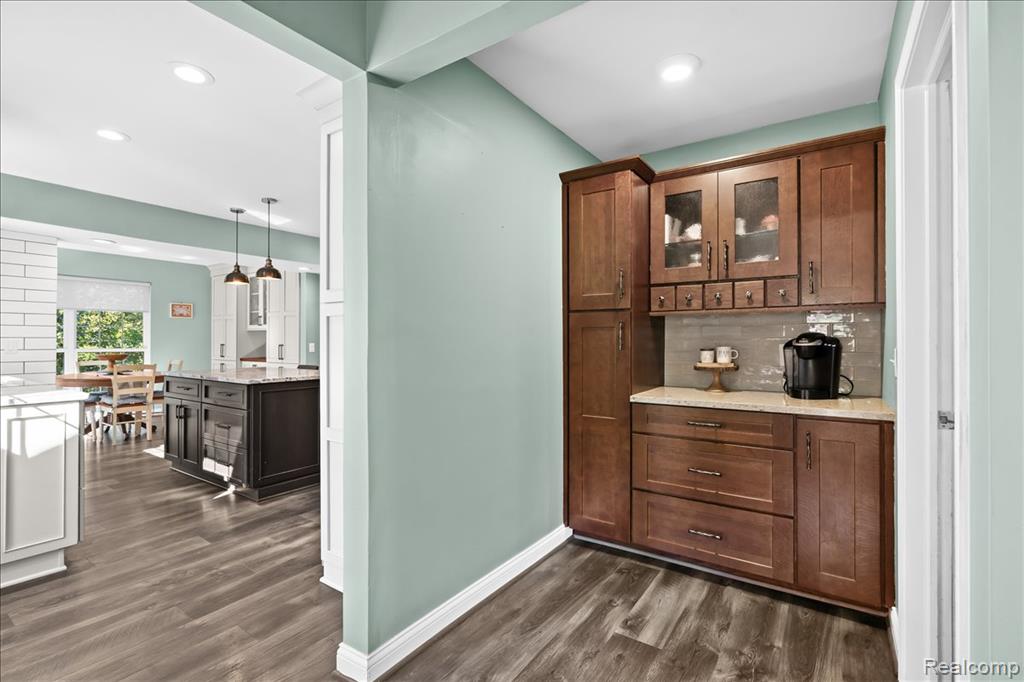 4862 Greenview Drive, Commerce Twp, MI 48382 — Photo 18