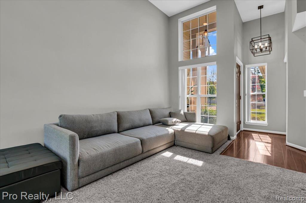 863 CALPERNIA, Wixom, MI 48393 — Photo 6