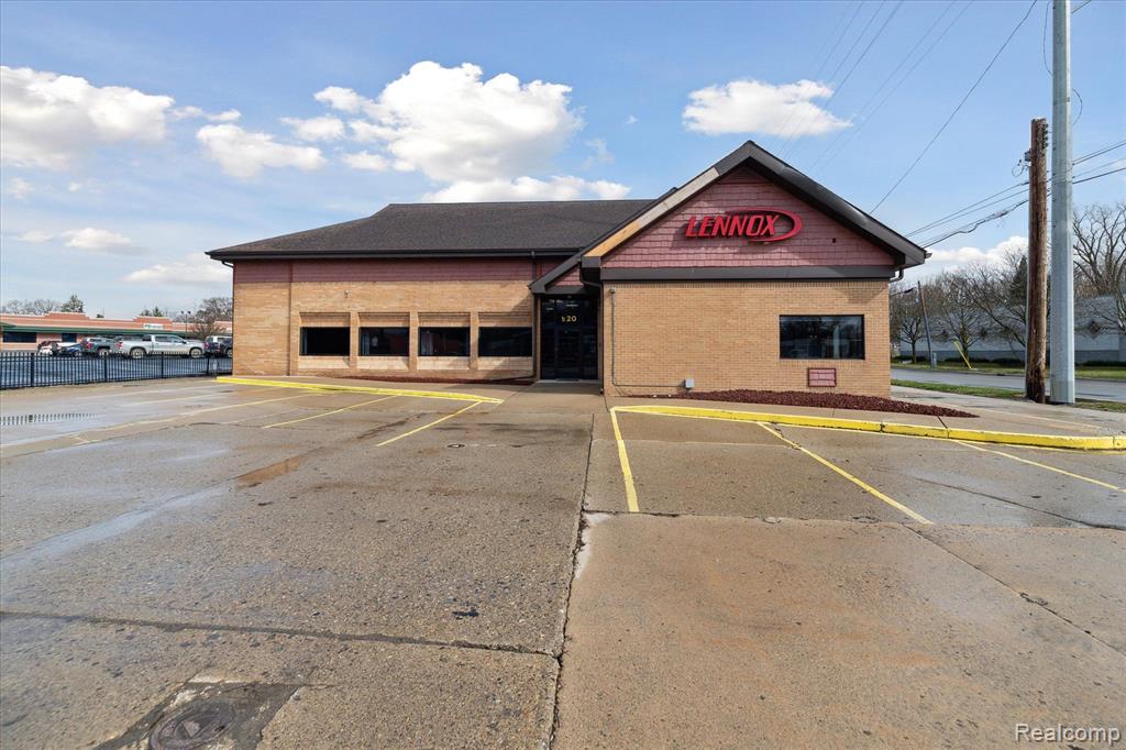 920 E GRAND RIVER Avenue, Howell, MI 48843 — front exterior