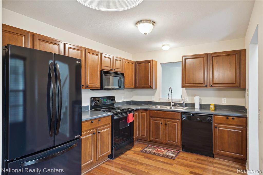 8777 COLUMBIA Circle, Canton, MI 48187 — Photo 10