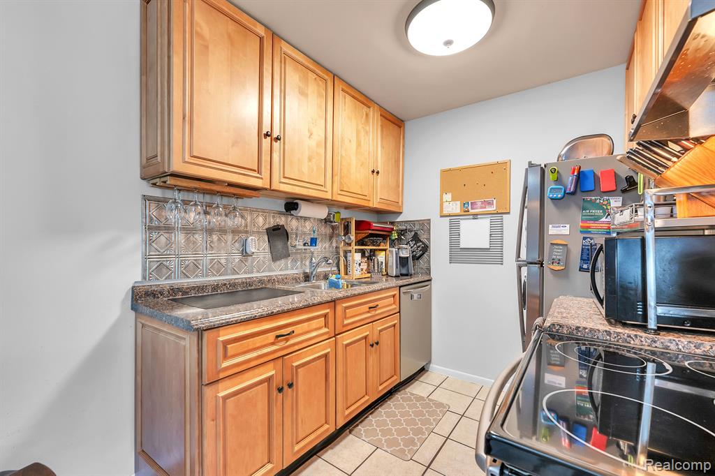 9921 ALLEN POINTE Drive, Allen Park, MI 48101 — Photo 18