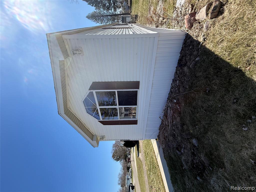 6538 Biscayne Boulevard, Brighton, MI 48114 — front exterior
