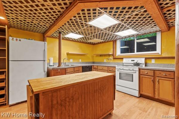 4568 Rolling Ridge Road, West Bloomfield, MI 48323 — Photo 57