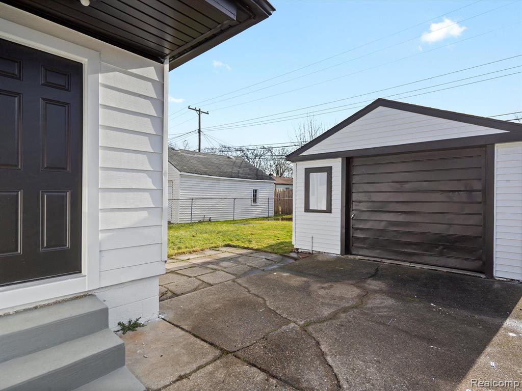 86 E BARRETT Avenue, Madison Heights, MI 48071 — Photo 17