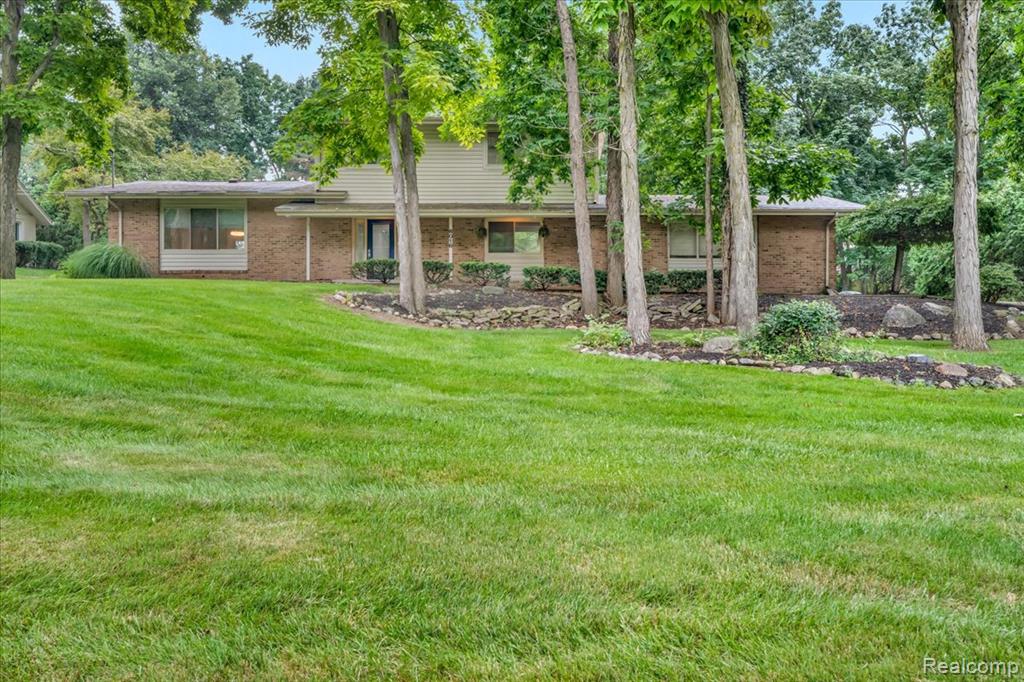6016 Plantation Drive, Grand Blanc, MI 48439 — Photo 2
