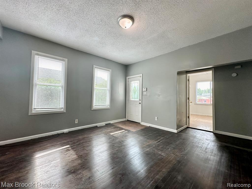 7584 Jackson Avenue, Warren, MI 48091 — Photo 6
