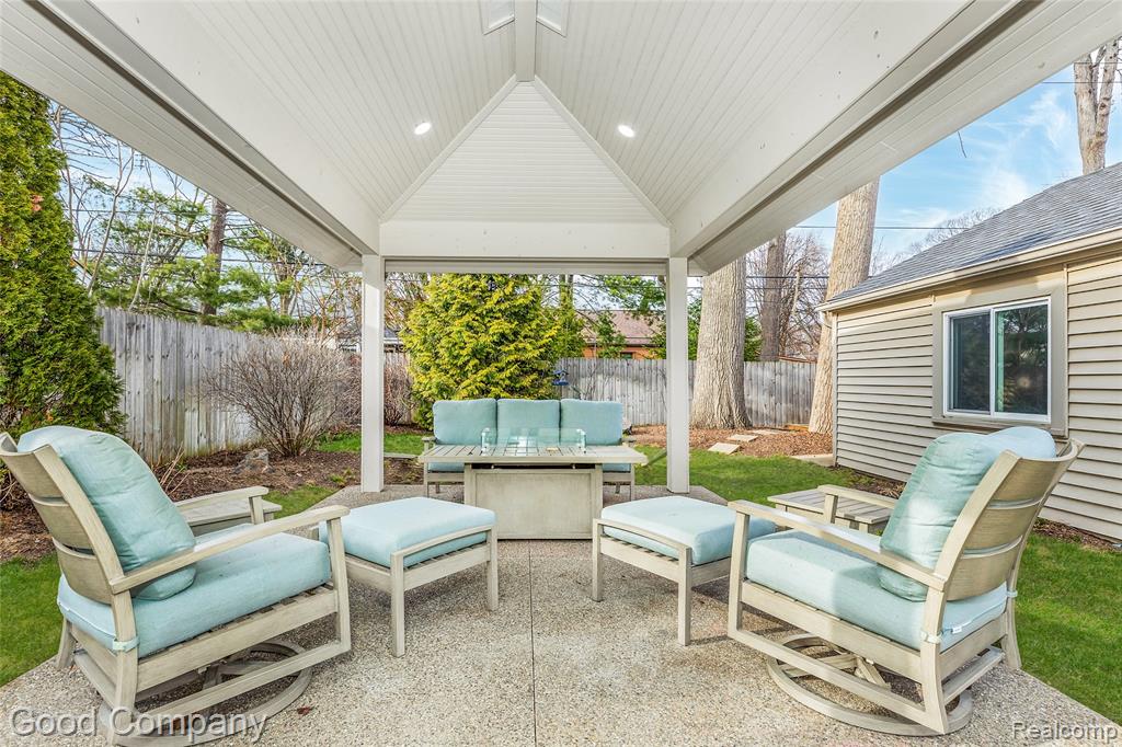 702 Orchard View Drive, Royal Oak, MI 48073 — Photo 35