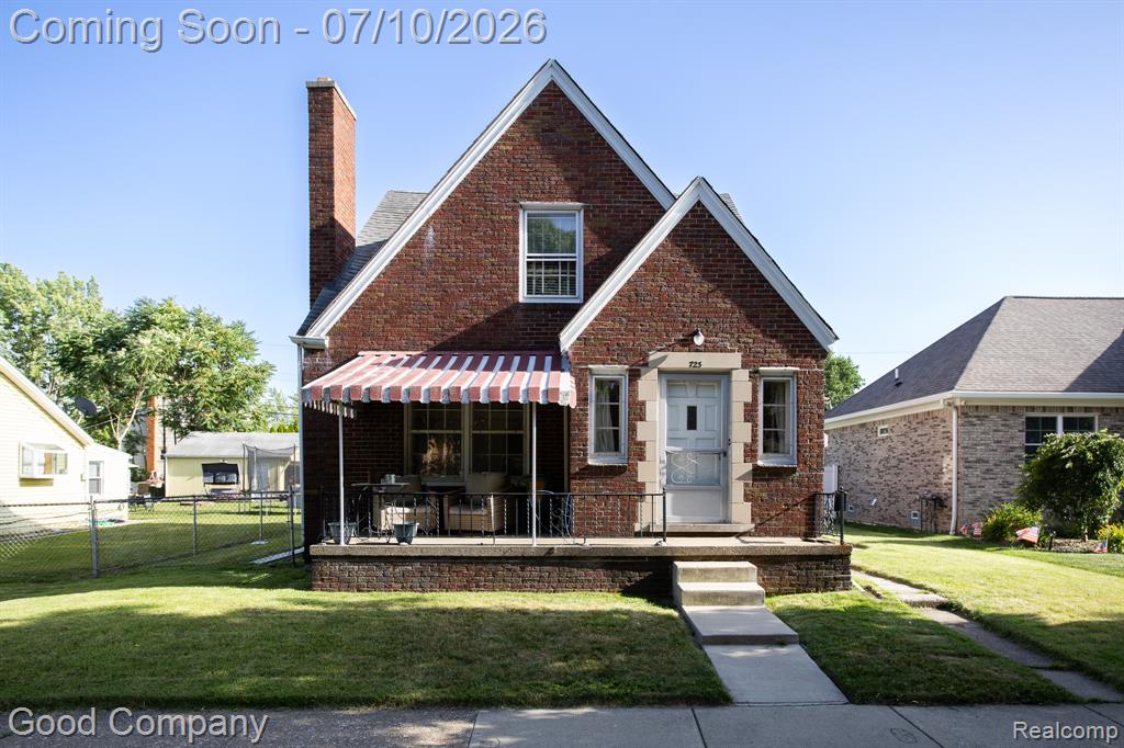 723 Pine Street, Wyandotte, MI 48192 — front exterior