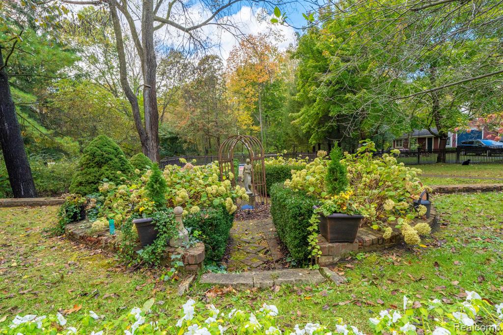 6230 WINKLER MILL Road, Rochester Hills, MI 48306 — Photo 13