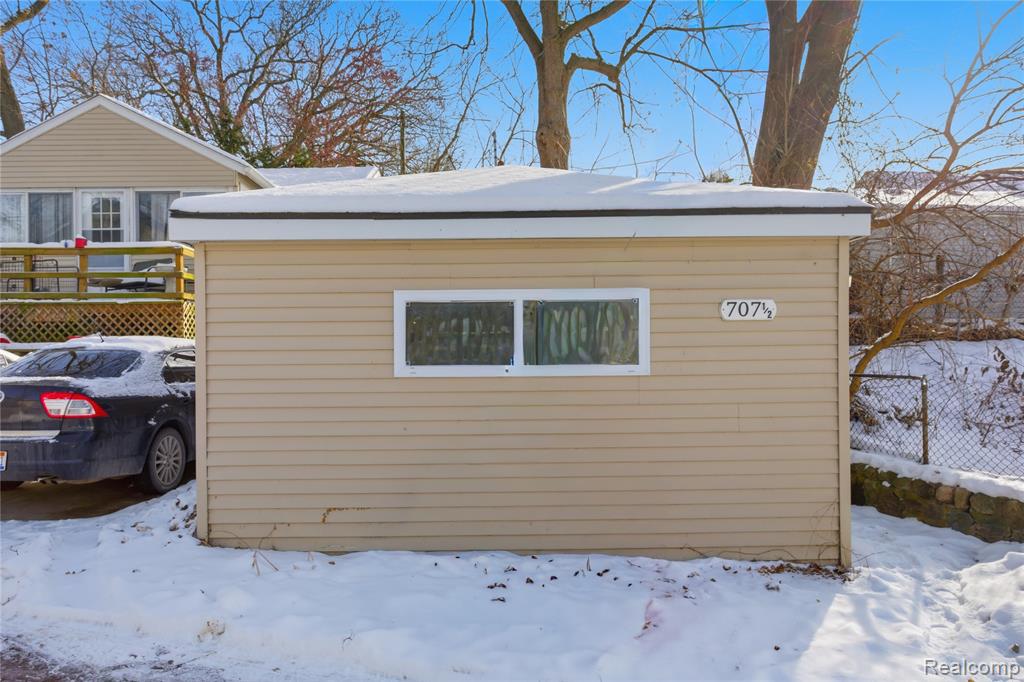 707 Buena, Lake Orion, MI, 48362