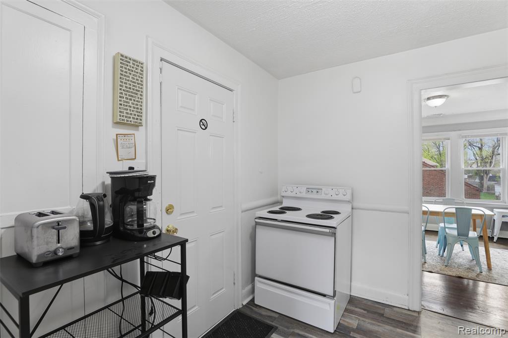 4400 Buckingham Avenue, Detroit, MI 48224 — Photo 12