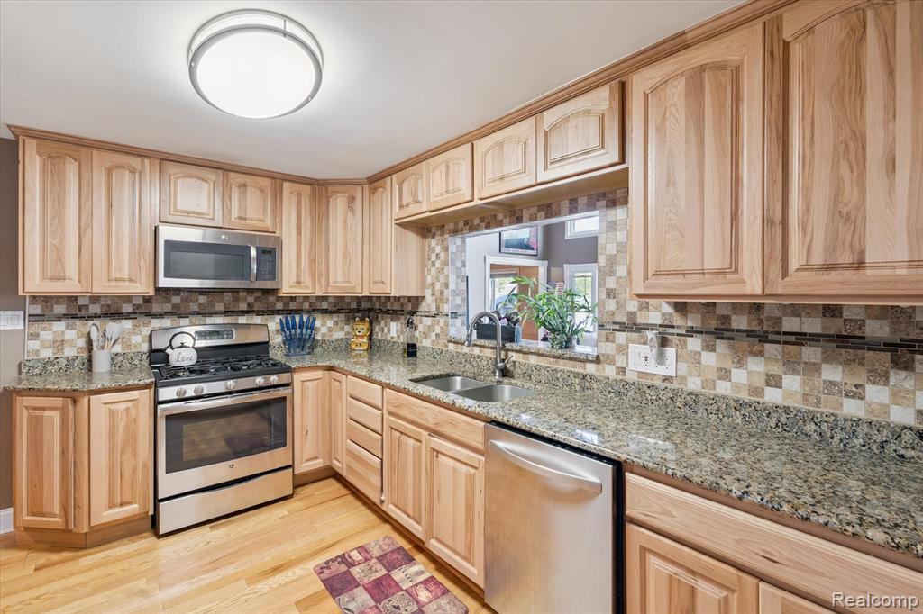 2236 Grove Park Road, Fenton, MI 48430 — Photo 11