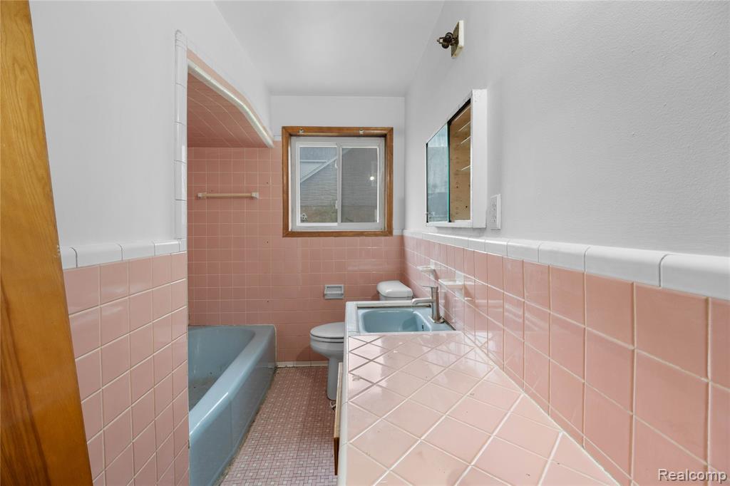 7282 Forrer Street, Detroit, MI 48228 — Photo 16