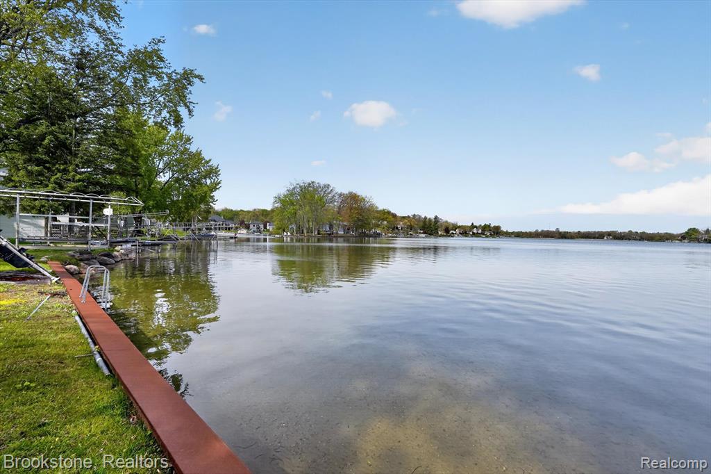 3695 Lotus Drive, Waterford, MI 48329 — Photo 45