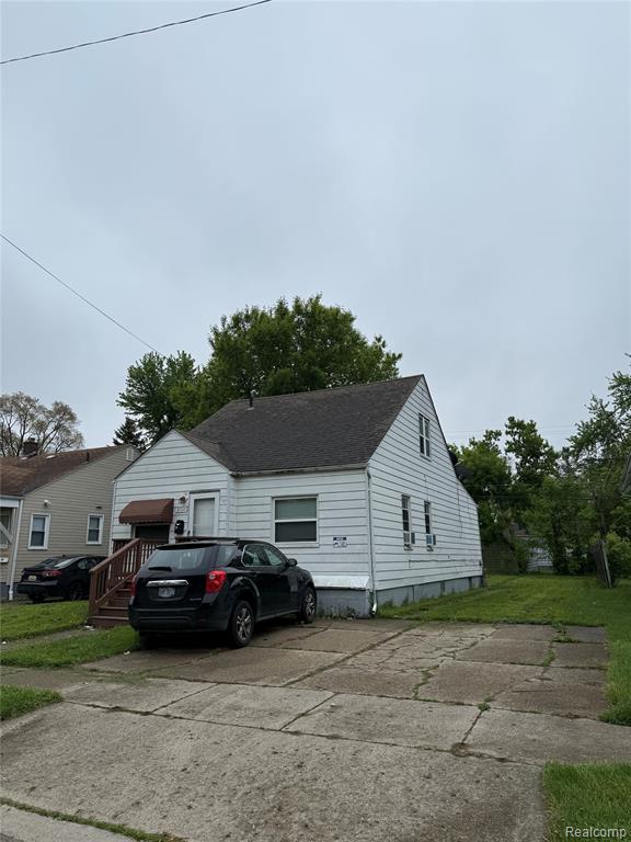 8100 Meadow-Upper Avenue, Warren, MI 48089 — front exterior