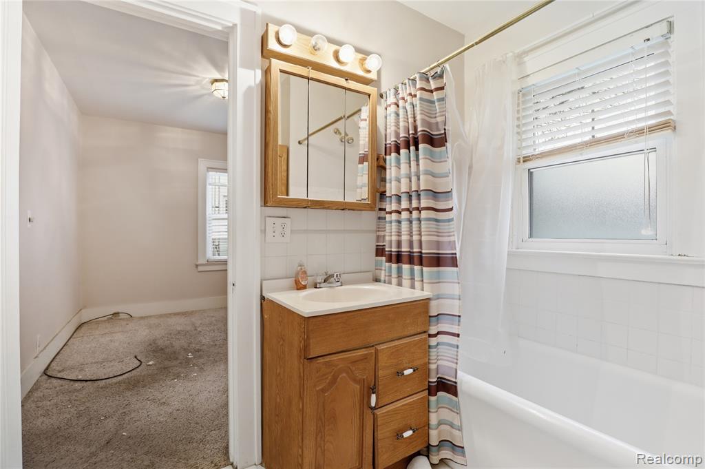 3317 Cheyenne Avenue, Burton, MI 48529 — Photo 14