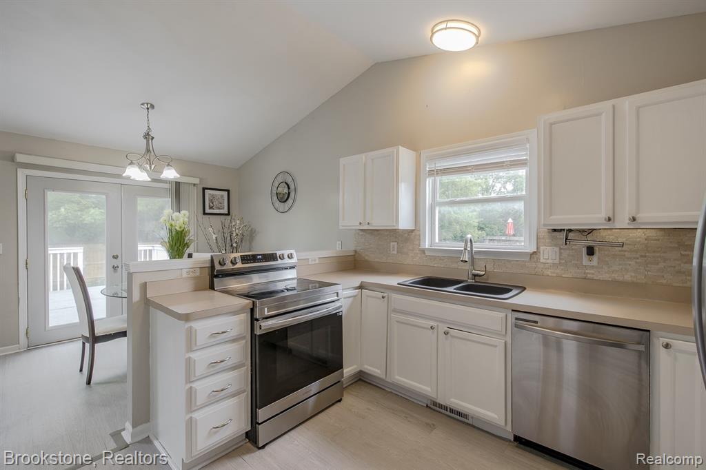 5039 Auker Drive, Grand Blanc, MI 48507 — Photo 12