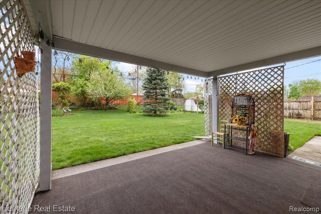 4887 CRESTBROOK Drive, Waterford, MI 48328 — Photo 35