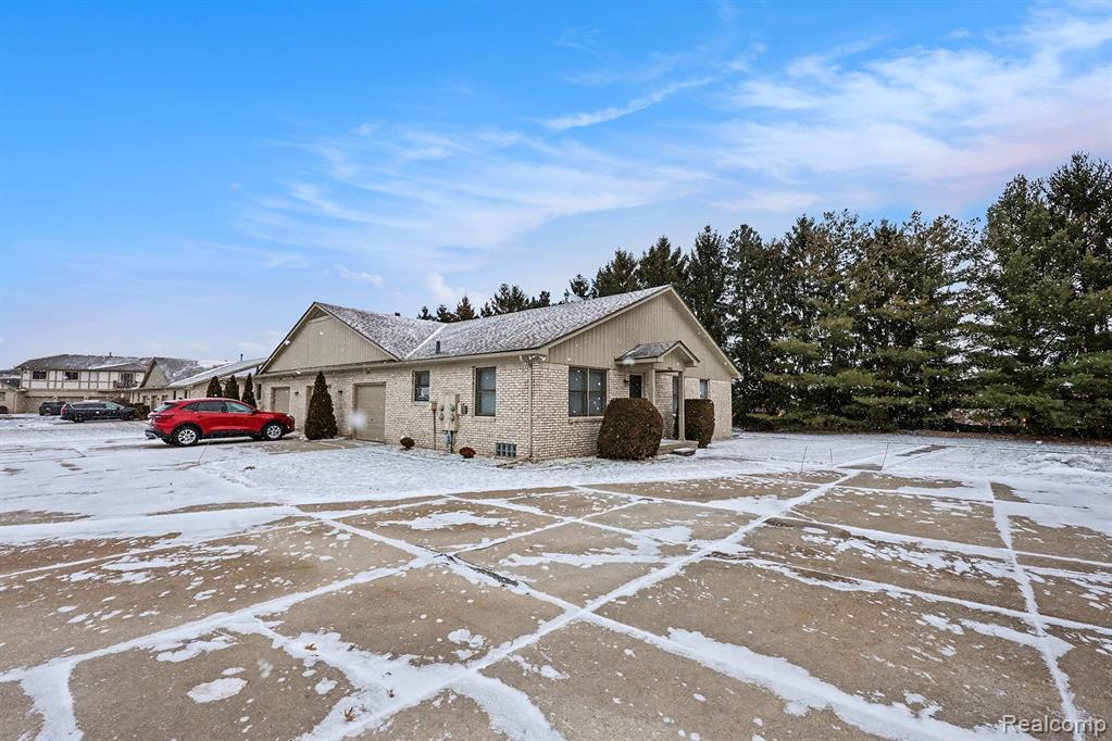 41916 King Edward Court, Clinton Twp, MI 48038 — Photo 2
