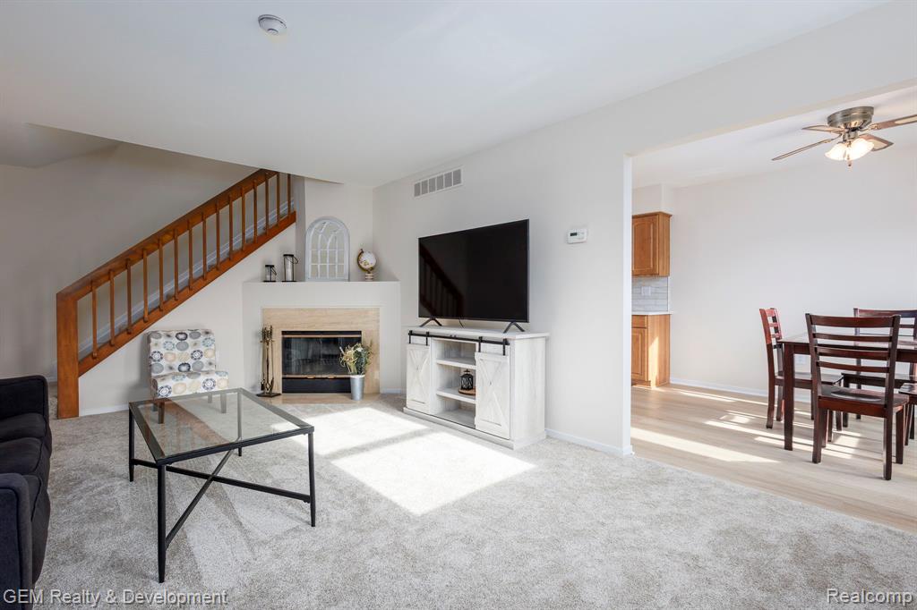 1831 N Arbor Way Drive, 16, Canton, MI 48188 — Photo 4