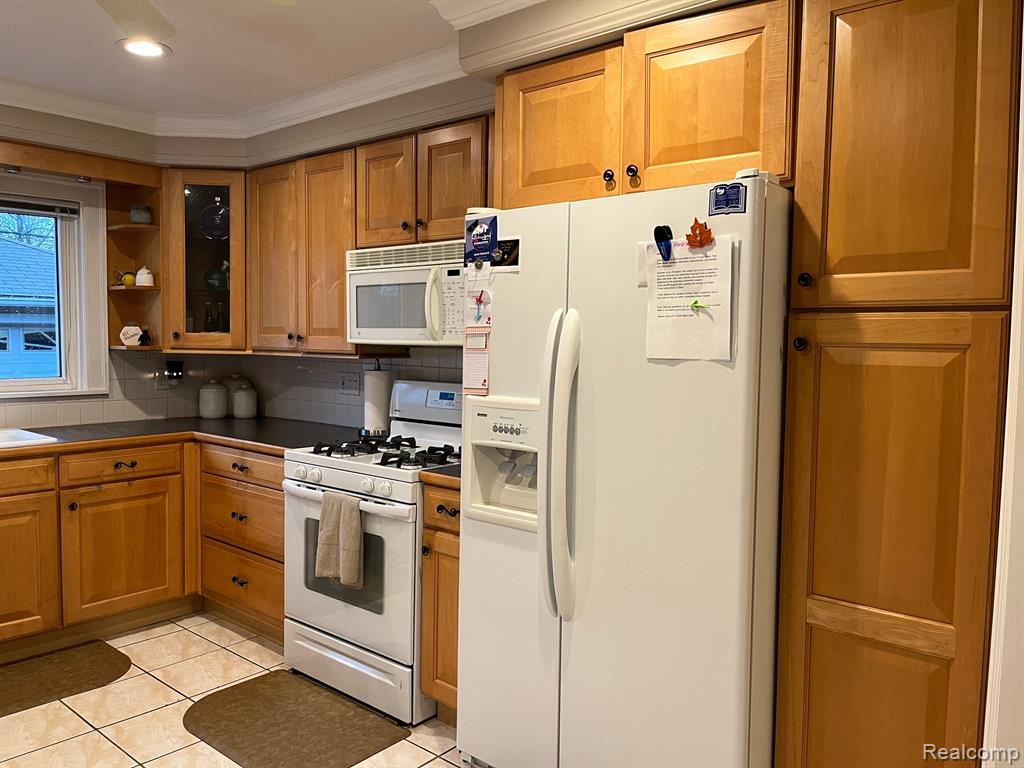 6821 N Charlesworth Street, Dearborn Heights, MI 48127 — Photo 4