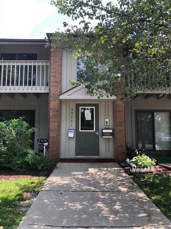 35471 HICKORY WOODS DR, Clinton Twp, MI 48035