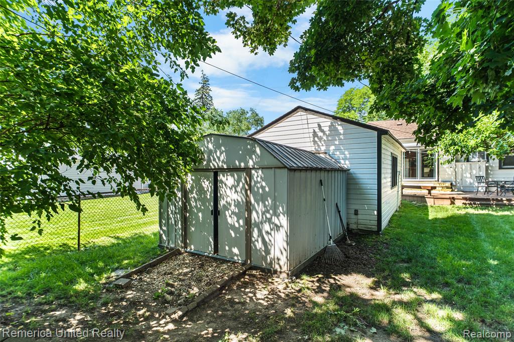 717 S Edgeworth Avenue, Royal Oak, MI 48067 — Photo 11