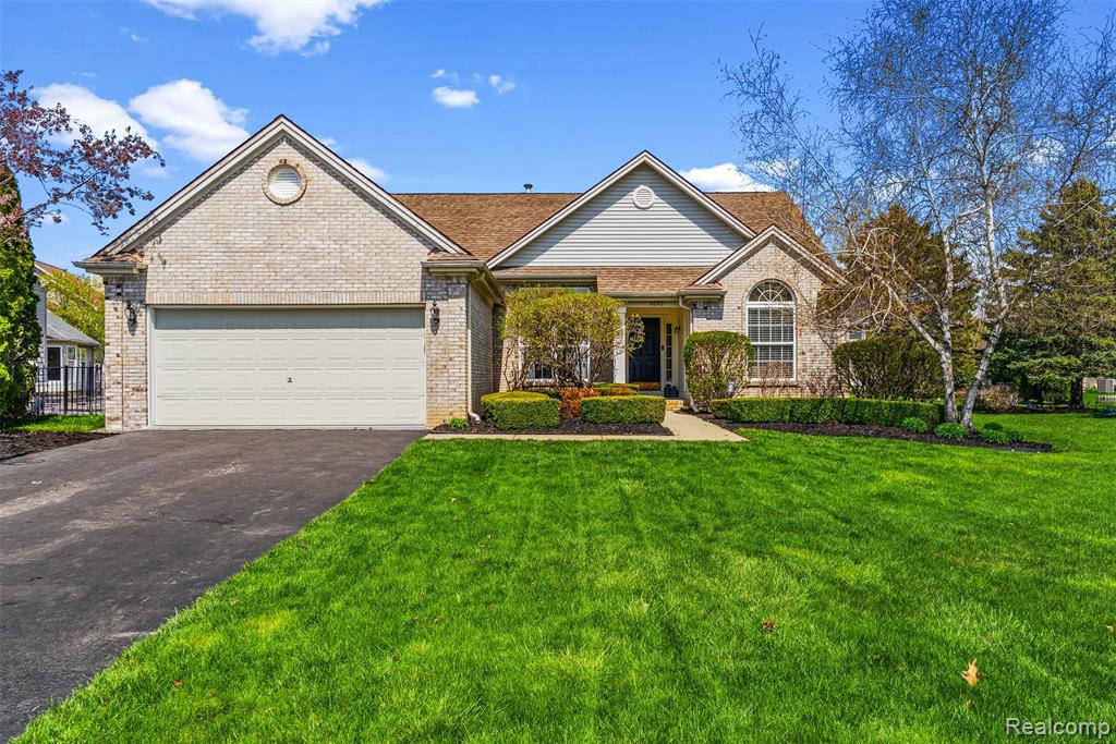 4092 Autumn Wood Drive, Fenton, MI 48430 — front exterior