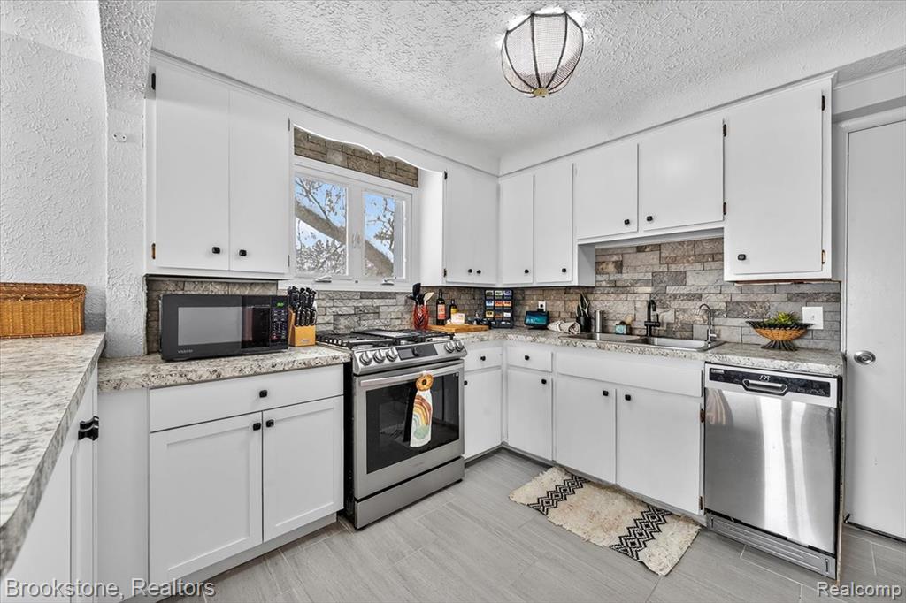 4785 Sylvanview Drive, Clarkston, MI 48348 — Photo 14