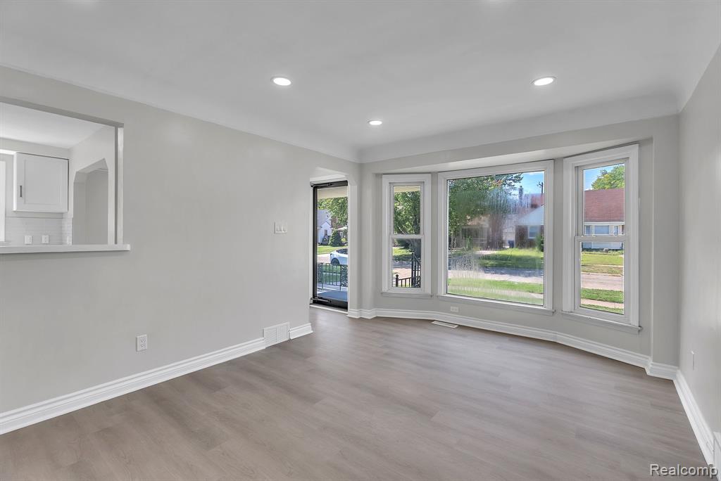 8128 Grayfield Street, Dearborn Heights, MI 48127 — Photo 18