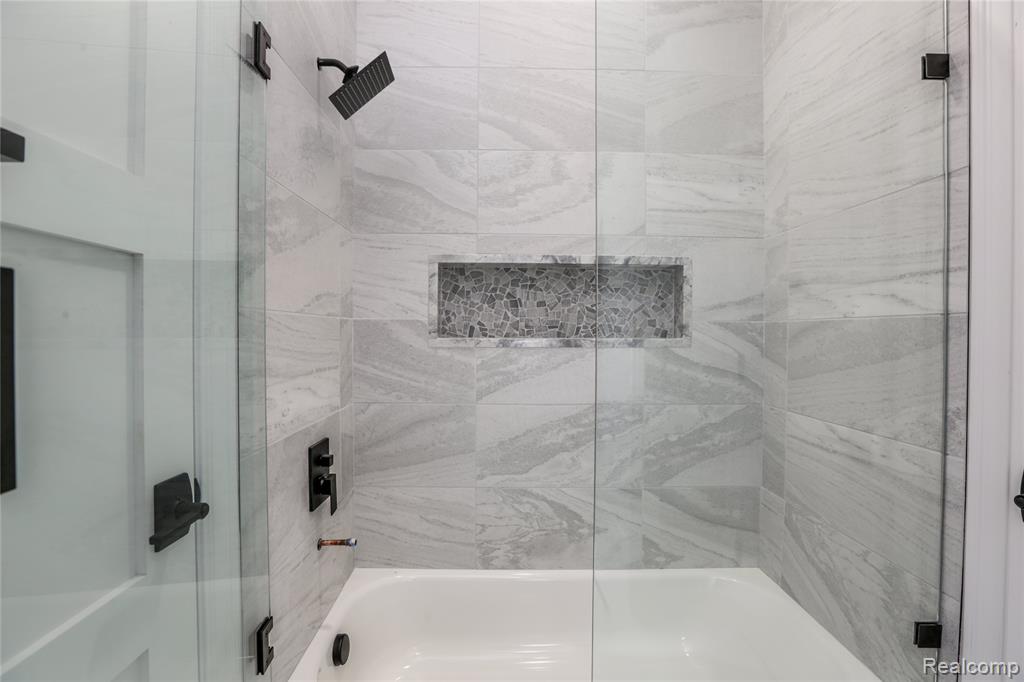 16637 Kings Fairway Lane, Grand Blanc, MI 48439 — Photo 54