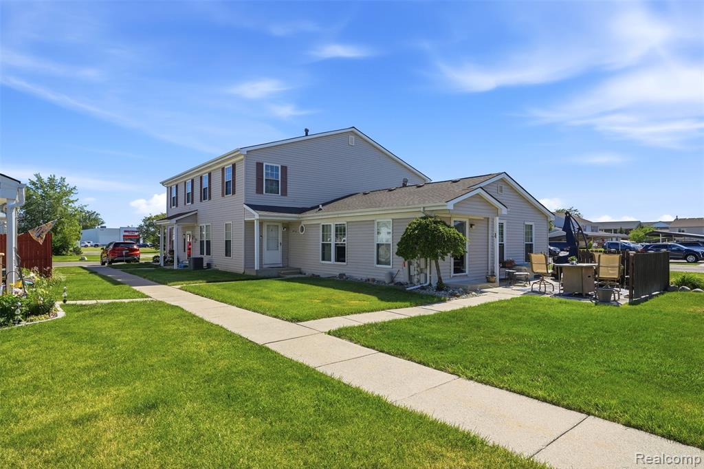 28376 Raleigh Crescent Drive, Chesterfield, MI — Photo 2