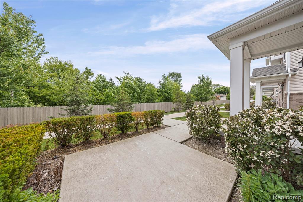 4592 Bradley Circle, Troy, MI 48085 — Photo 6