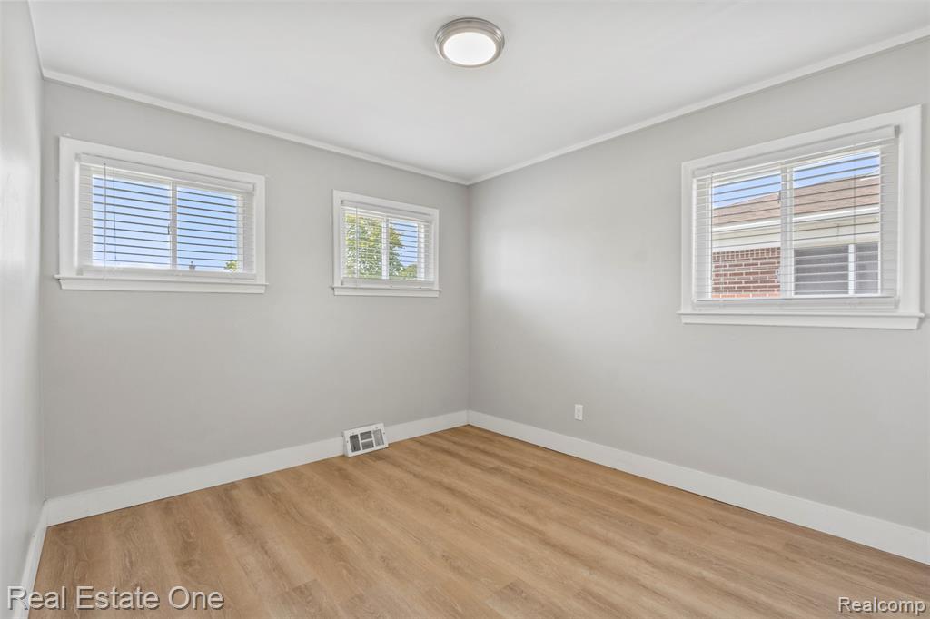 6118 Amboy Street, Dearborn Heights, MI 48127 — Photo 8