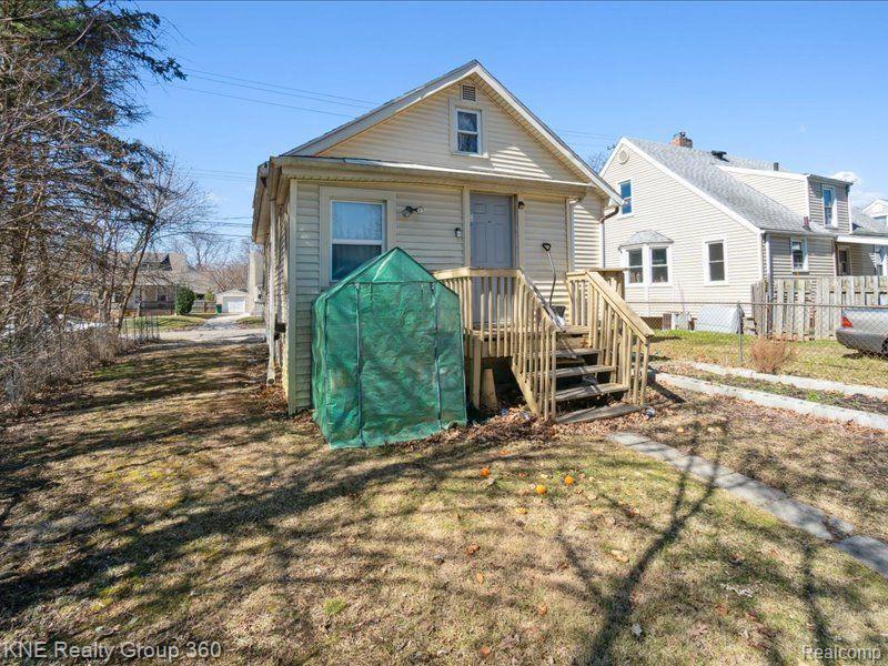914 COMFORT Street, Lansing, MI 48915 — Photo 24