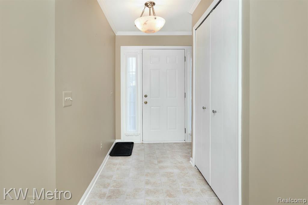 516 NEWBURNE POINTE, Bloomfield Hills, MI 48304 — Photo 3