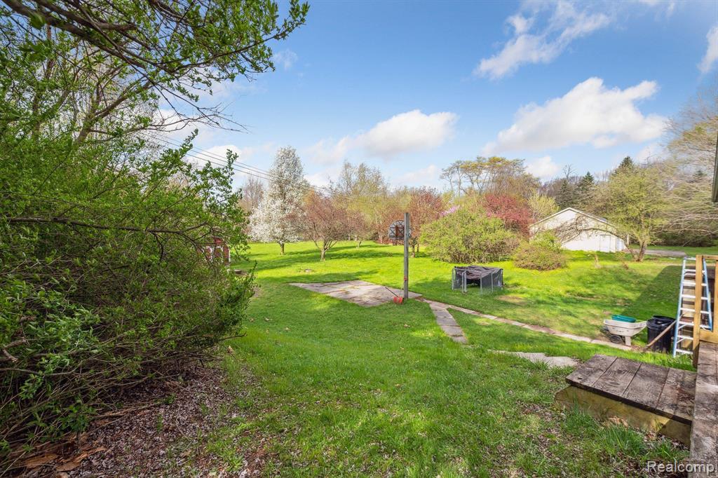 7107 E HIGHLAND Road, Howell, MI 48843 — Photo 16