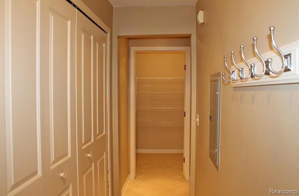 4163 BERKELEY Avenue, Canton, MI 48188 — Photo 23