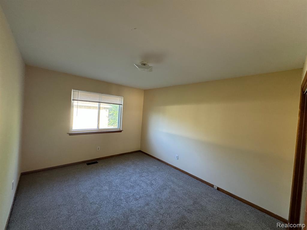 6030 WHITEFIELD Street, Dearborn Heights, MI 48127 — Photo 10