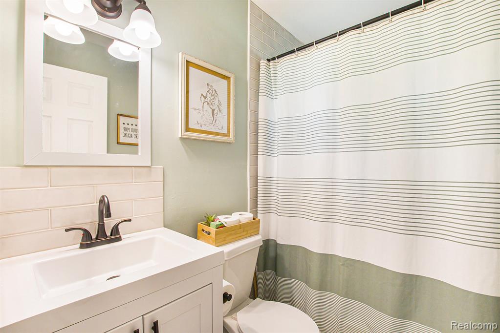 477 Chicago Drive, Howell, MI 48843 — Photo 10