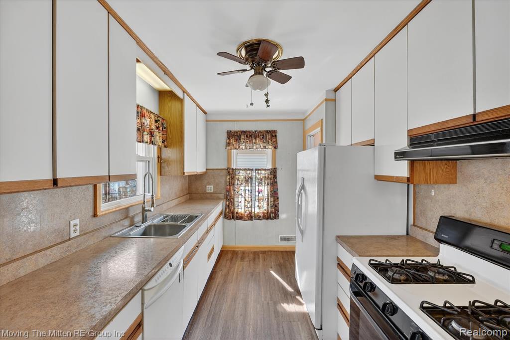 17049 Reno Street, Riverview, MI 48193 — Photo 8