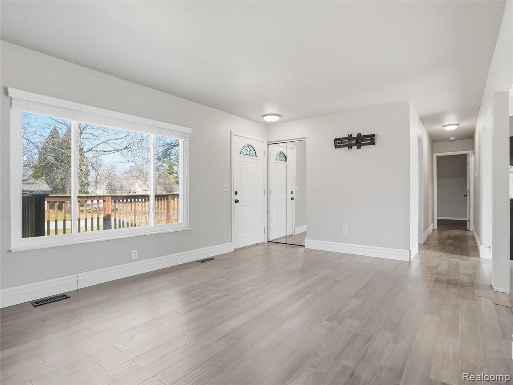 8568 Janis Street, Shelby Twp, MI 48317 — Photo 10