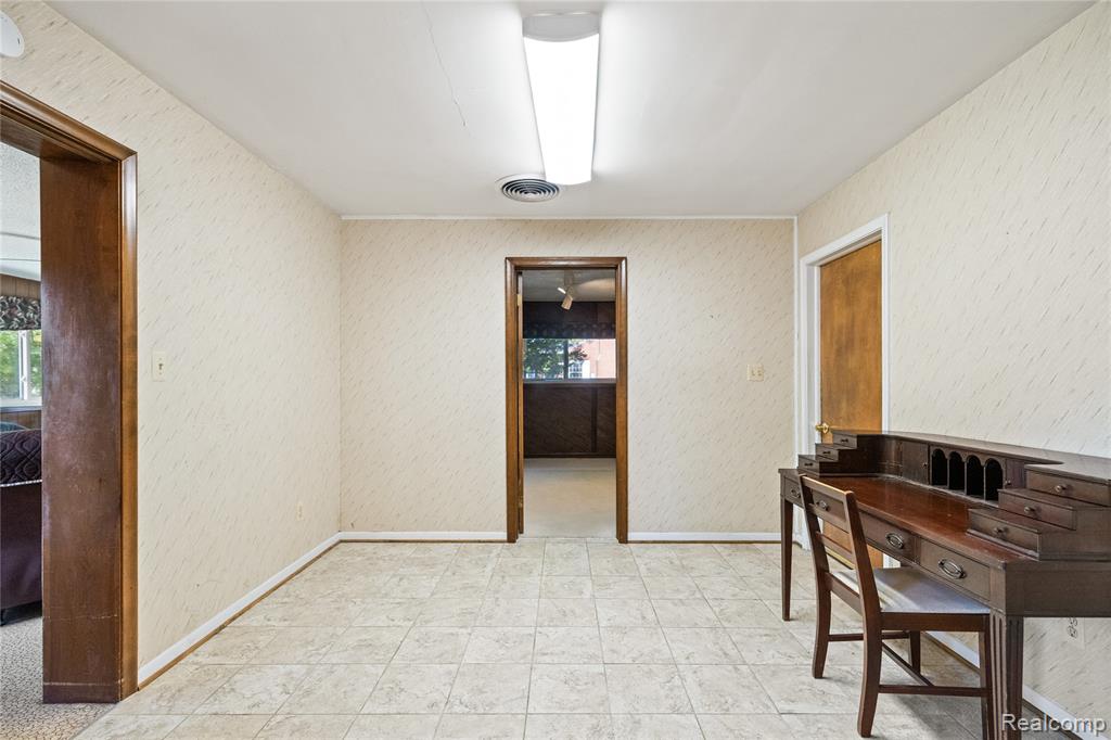 7250 Ten Hill Road, West Bloomfield, MI — Photo 15