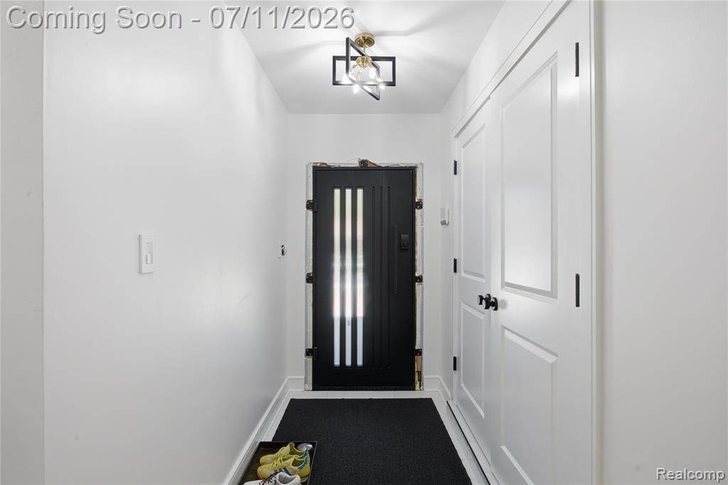 600 WOODCREST Drive, Dearborn, MI 48124 — Photo 7