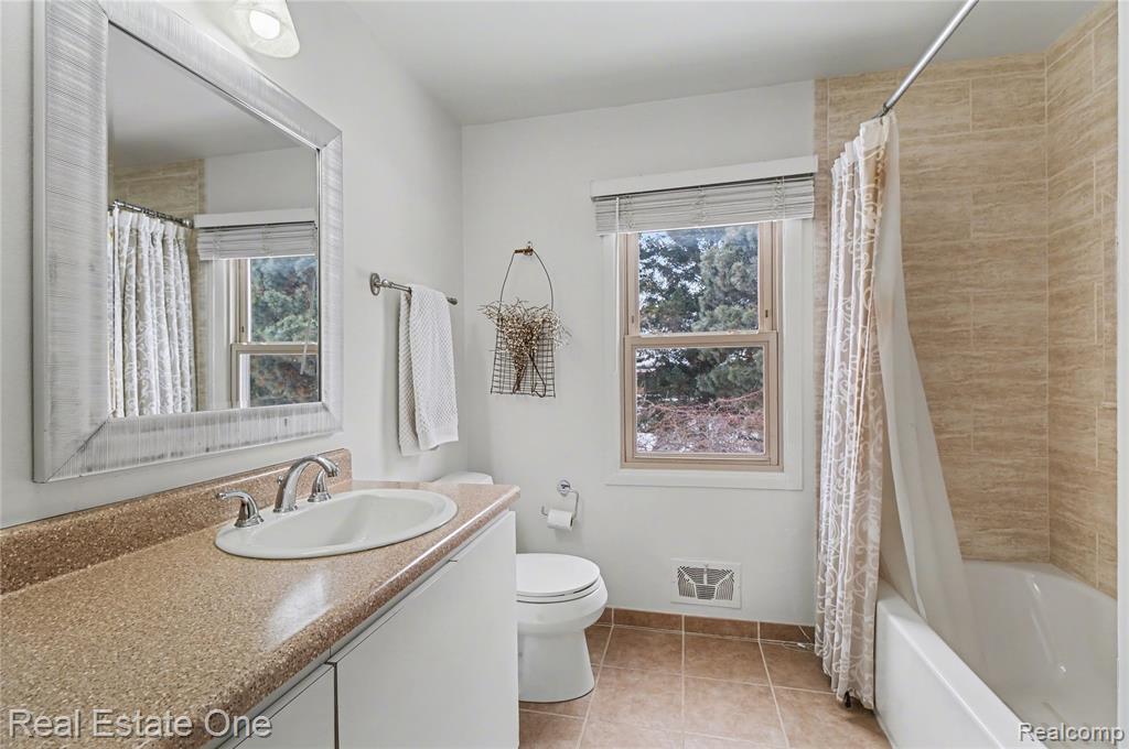 4150 Saddle Lane, West Bloomfield, MI — Photo 23